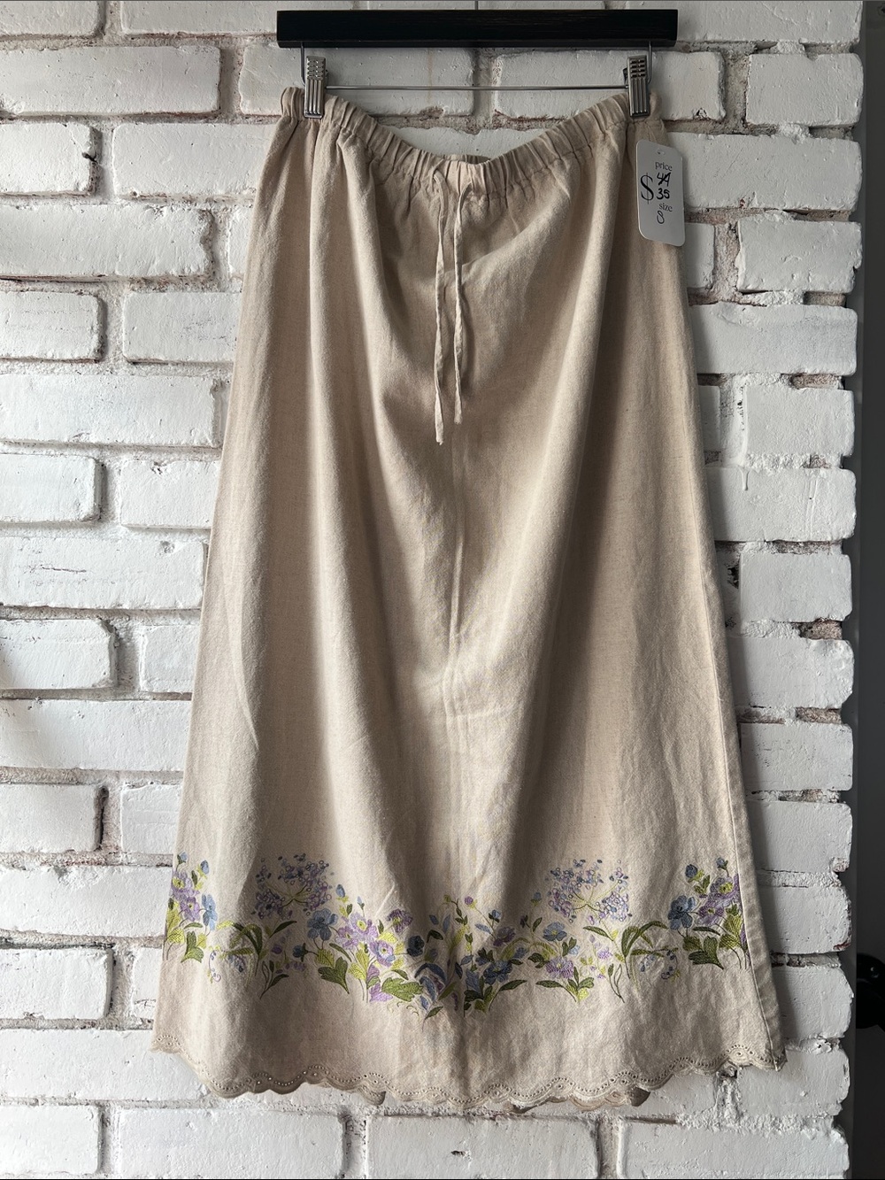 90% linen straight cut skirt with embroidery and scallop hem